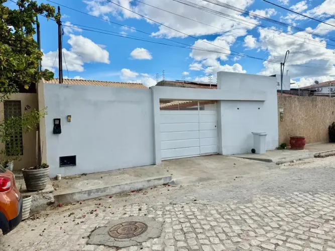 Imóvel para aluguel possui 150 metros quadrados com 3 quartos em São Geraldo - Juazeiro -
