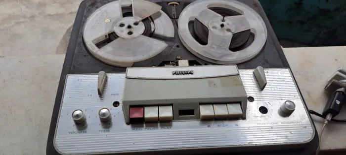Gravador  de rolo phillips  funcionando 1.500,00