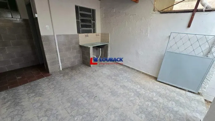 Barracão Residencial Exclusivo para Aluguel em Santa Cruz BH