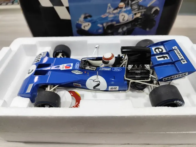 Miniatura F1 Tyrrell 003 Jackie Stewart Campeão Mundial 1971 Minichamps 1:18