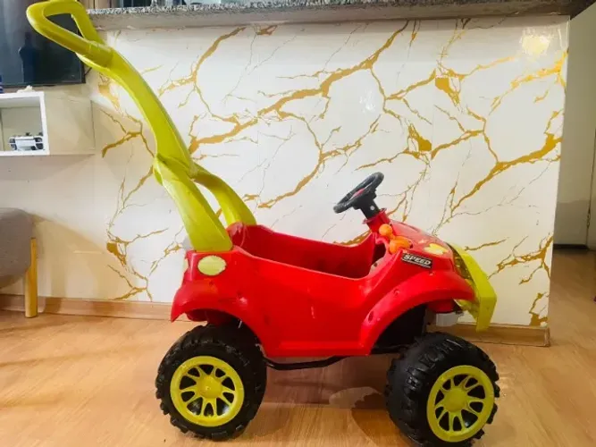 Carrinho Infantil de Passeio / com pedal Bandeirantes