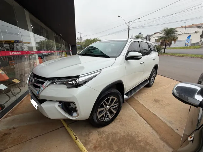 Toyota Hilux SW4 SRX 4X4 2.8 TDI 16V Dies. Aut. 2016