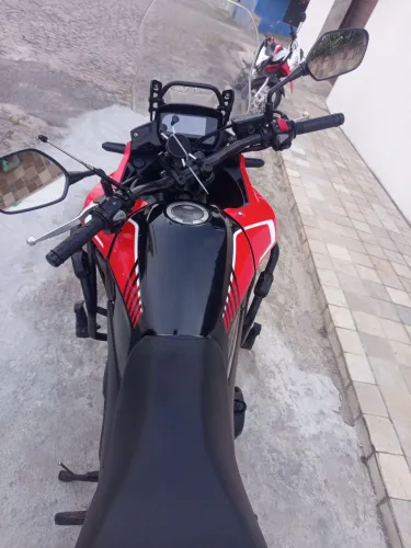 Cb 500x ano 2023 com suporte de bauleto lateral e suporte de baú traseiro,moto sem deta