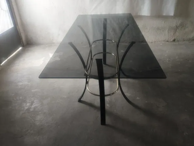 Mesa de vidro, base de ferro <br>Guaianases