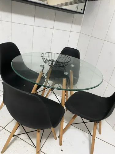 Mesa com 4 cadeiras