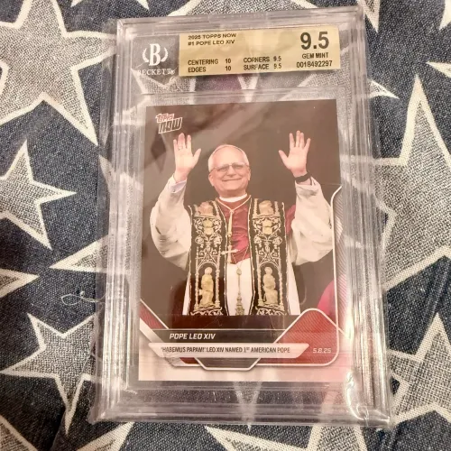 Carta Graduada Topps Now Beckett 9.5 - Papa Leão XIV, EN