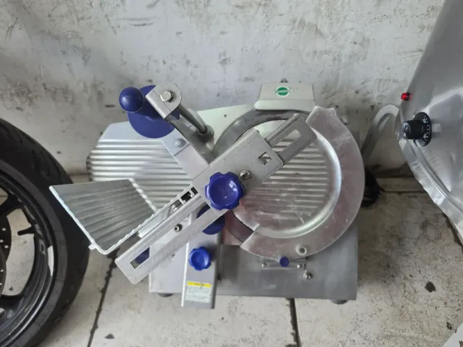 Cortador de frios AXT-30I automático
