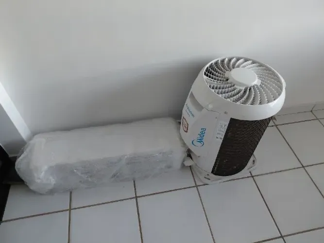 Ar Condicionado Midea Inverter 9.000 BTUs c/ Wi-Fi - Seminovo (Pouco Uso)