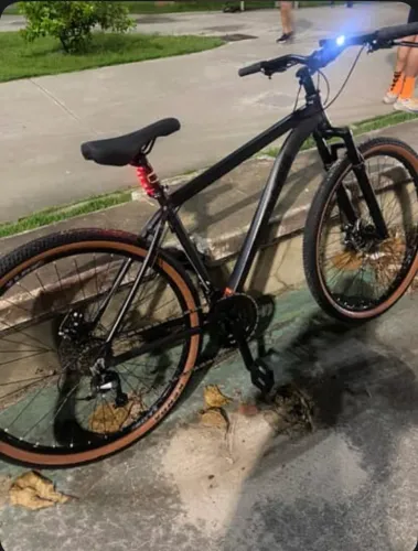 Bicicleta aro 29 absolute top de linha com documento sem marcas de uso
