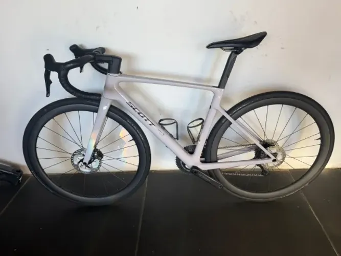 Scott Addict RC - Tamanho Small | Ano 2026 | Ultegra 12v | Carbono