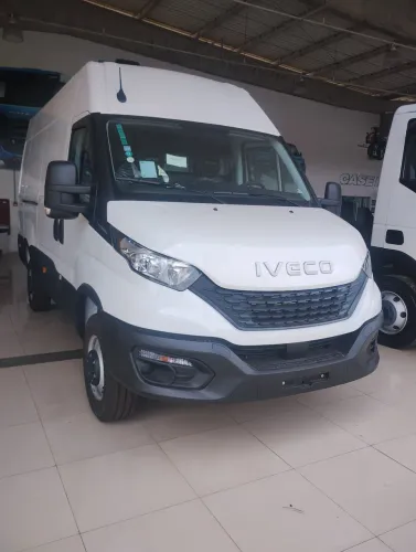 Iveco Daily Furgão 45-160 3.0 12m³ (die.)(e6) 2025
