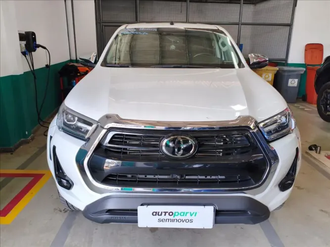 Toyota Hilux CD SRX Plus 4X4 2.8 TDI Die. Aut. 2024