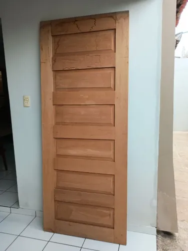 Porta de Madeira Maciça 2,20x0,95 - Modelo Almofadado