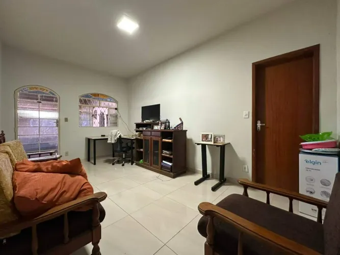 Casa á venda 02 Quartos no bairro Araguaia, região do Barreiro.