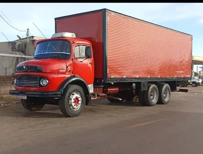 Vende-se caminhão