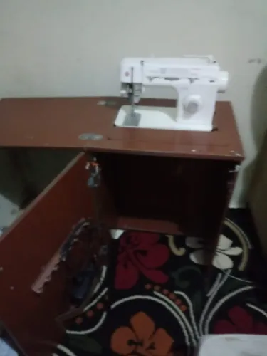 Maquina de costura com gabinete singer