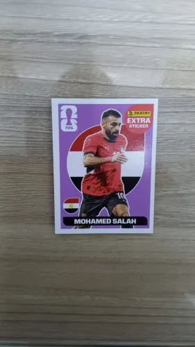 FIGURINHA LEGEND EXTRA COPA 2026 SALAH ROXO + PROTETOR DE FIGURINHAS