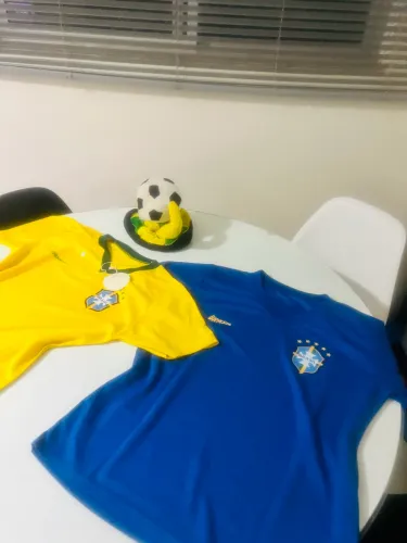 Camisa do Brasil NOVA !!! M/G 45 cada ou 70 as duas 