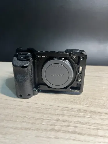 Sony A6400 4K + Gaiola SmallRig + Acessórios