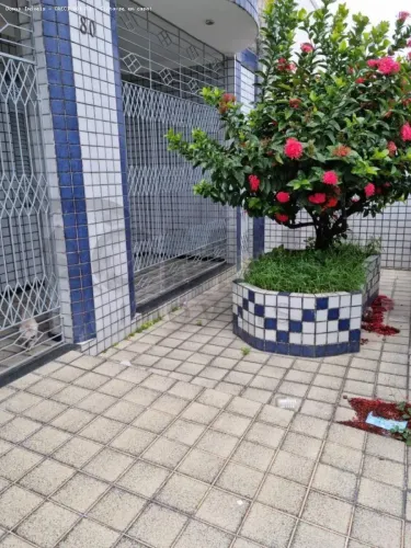 Casa Espaçosa à Venda de 3 Quartos com Suíte e Quintal no Cirurgia