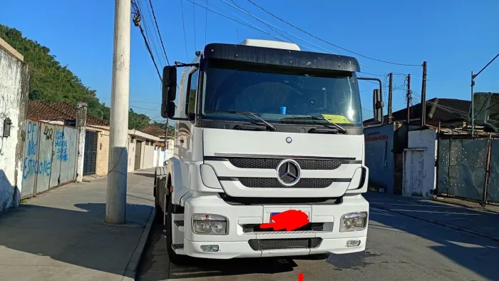 Caminhão Mb axor1933 com trabalho