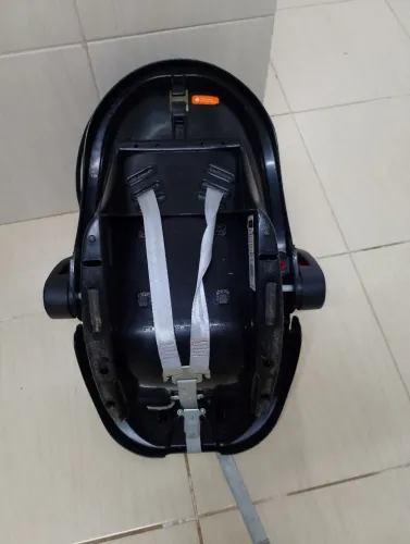 Vendo bebê conforto mais cadeirinha para bebês