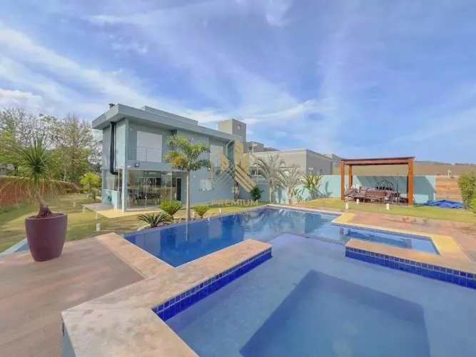 Casa de condomínio com 4 Suites em Atibaia por R$3.500.000