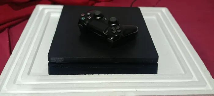 Ps4 slim com controle 
