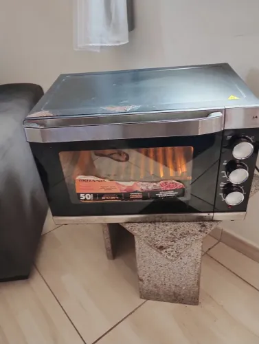 Forno elétrico Britânia 50L.