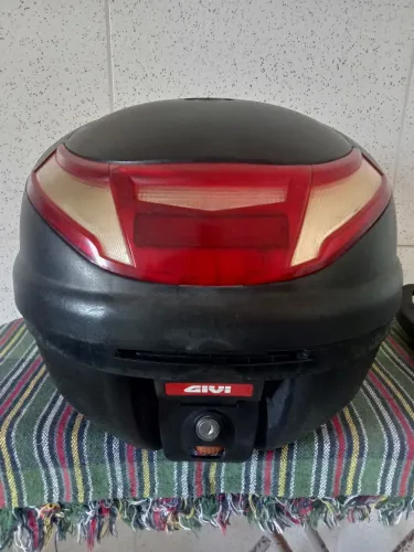 Baú Givi 35L - Bem conservado 