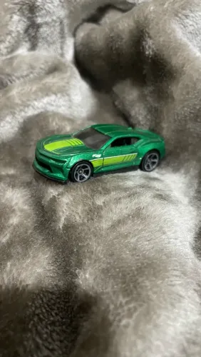 Carrinho hot wheels Camaro 2018