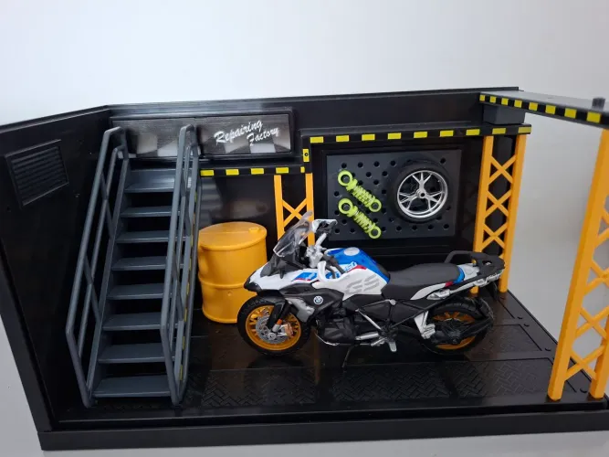 Excelente Presente Miniatura Diorama Oficina Moto com Miniatura Maisto Bmw R1250 Gs
