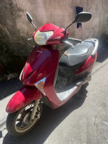 Moto lead Honda