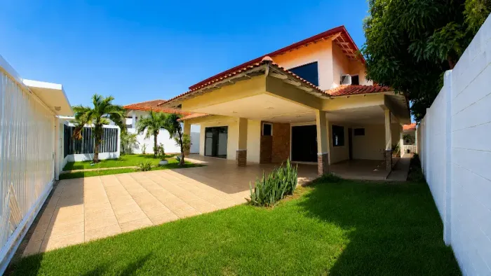Condomínio Residencial Ponta Negra II, Casa Duplex, Alto Padrão, 5 Suítes, Piscina....