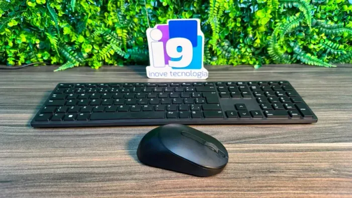 Kit teclado e mouse Dell  Cor: preto Funciona a pilha   Seminovo em excelente estado  3 me