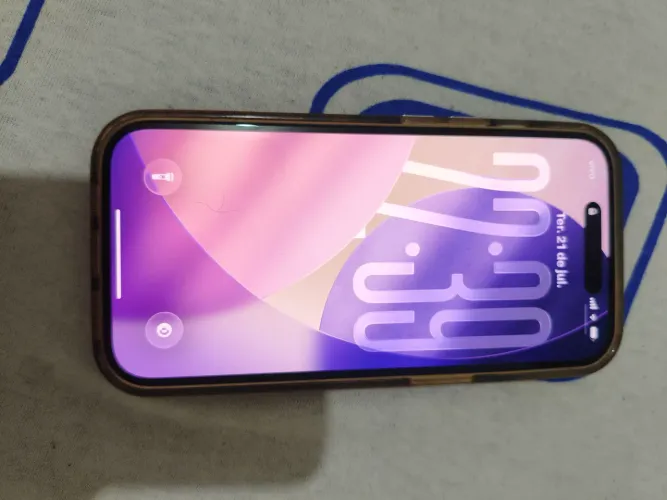 iPhone 15 top