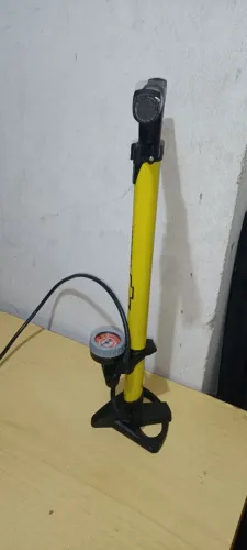 Bomba de ar manual da Chevrolet com manômetro