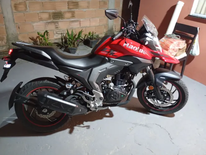 Moto DL 160 com apenas 1800 KM rodado único dono chave reserva e manual