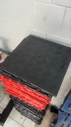 Vendo placas de piso oficina ou estética