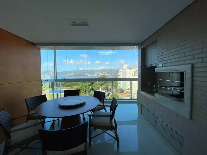 Imóvel para venda possui 168 metros quadrados com 3 quartos em Agronômica - Florianópolis