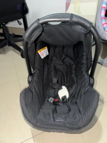 Bebê conforto e base galzerano