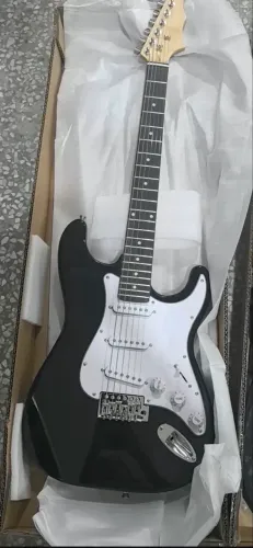 Guitarra Stratocaster Preta - Nova