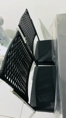 Conjunto mesa preta + 4 cadeiras, semi-novo e bem conservado.