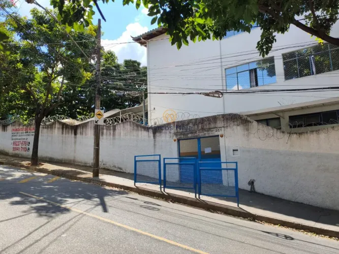 Prédio comercial disponível para locação no Bairro Estoril.
