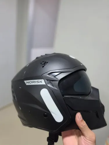 3 CAPACETES DE MOTO À VENDA