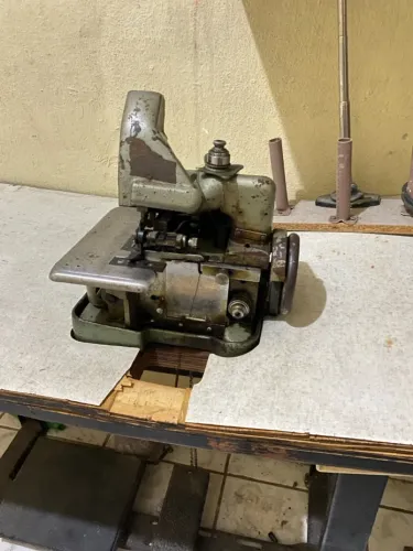 Máquina overloque