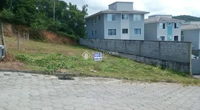 Terreno escriturado em loteamento, com 425 m², em Biguaçu.