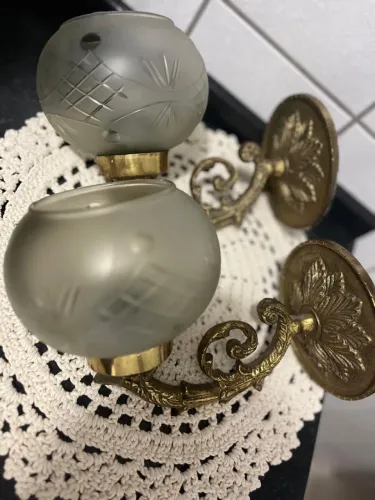 Lindo par de abajur antigo em bronze.