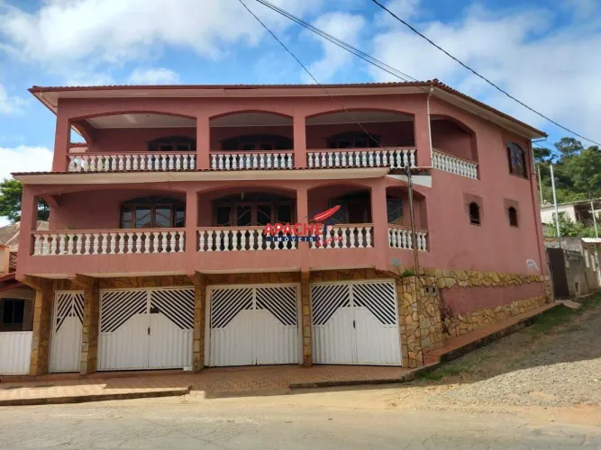 Casa Triplex 3 Quartos - Teixeiras, MG