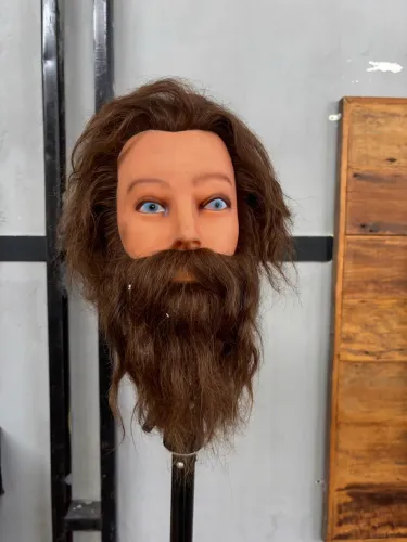 Cabeça com tripé para curso de corte e barba 